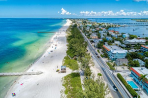 Cottage Haven-One Minute Walk To The Beach-Private Yards-Keyless Locks